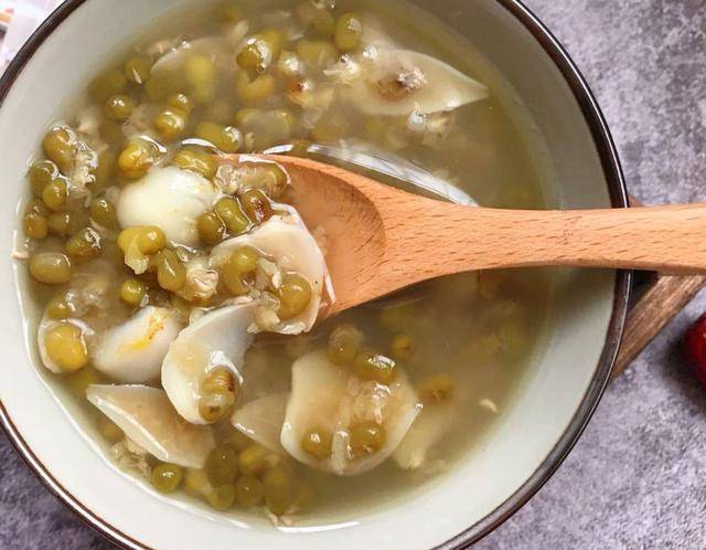 原创            绿豆汤再次被关注！医生提醒：糖尿病人喝绿豆汤时，多注意这3点