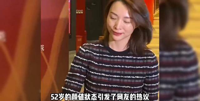 52岁董卿最新近况曝光，到北京探望朋友，私底下状态真实又漂亮