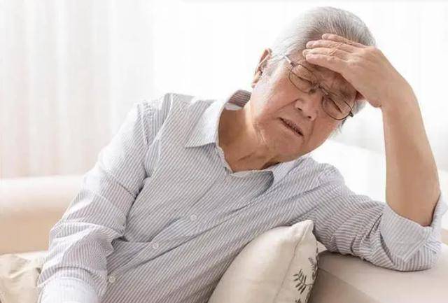 原创            小腿是脑梗的放大镜？医生说：小腿若有这4个异常，及时就医