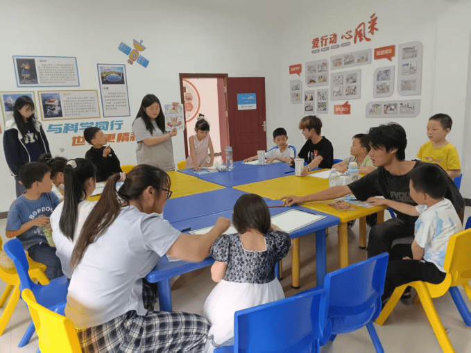 【学院路社区儿童服务站】开展创意冰淇淋主题绘画活动