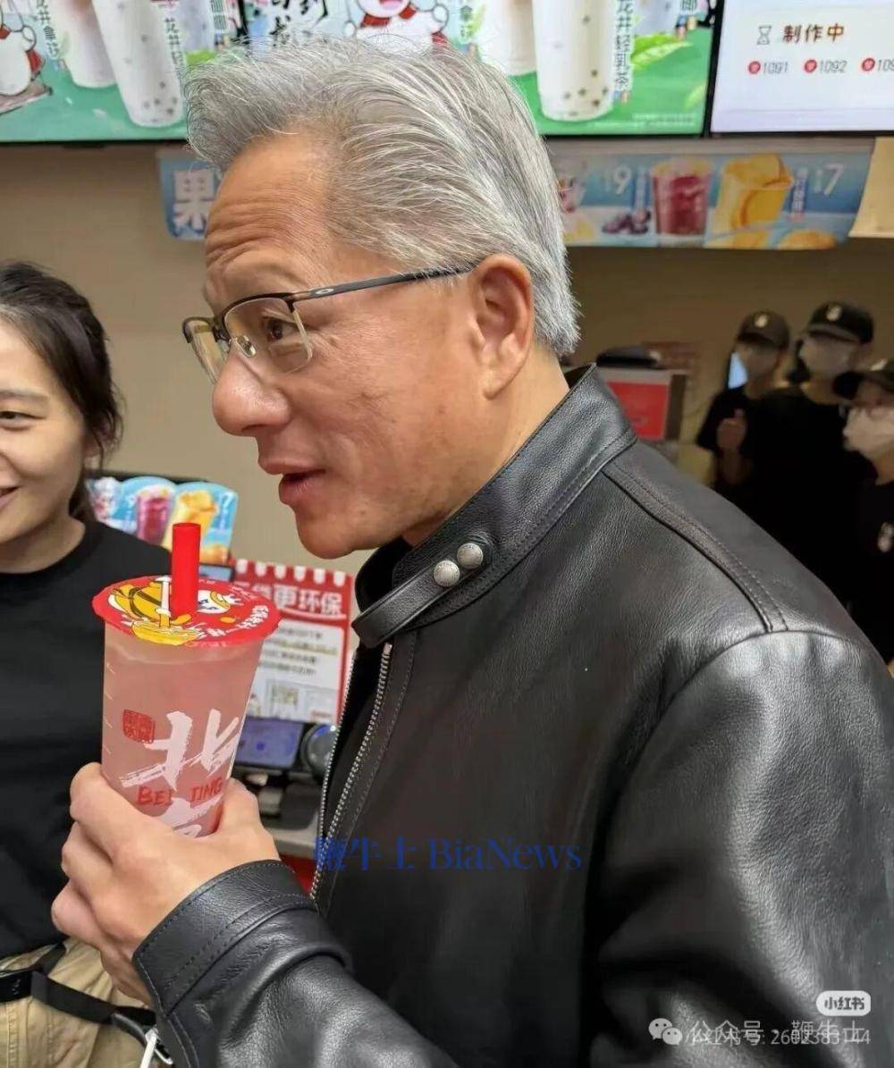 模仿黄仁勋意外走红引争议，当事人回应！