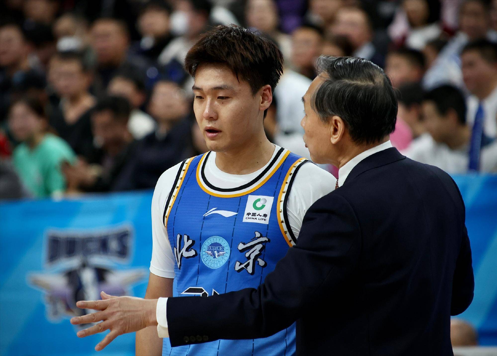 CBA冲冠局全泡汤！赵睿坑北京，广东缺外援，辽篮老将退到剩一人