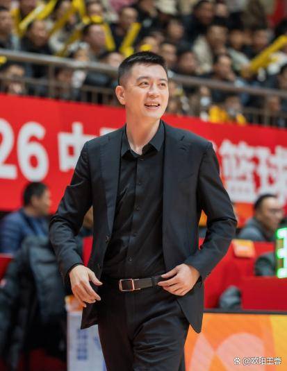 CBA最新消息来袭！杜锋官宣顶薪续约广东男篮，杨鸣婉拒执教北控