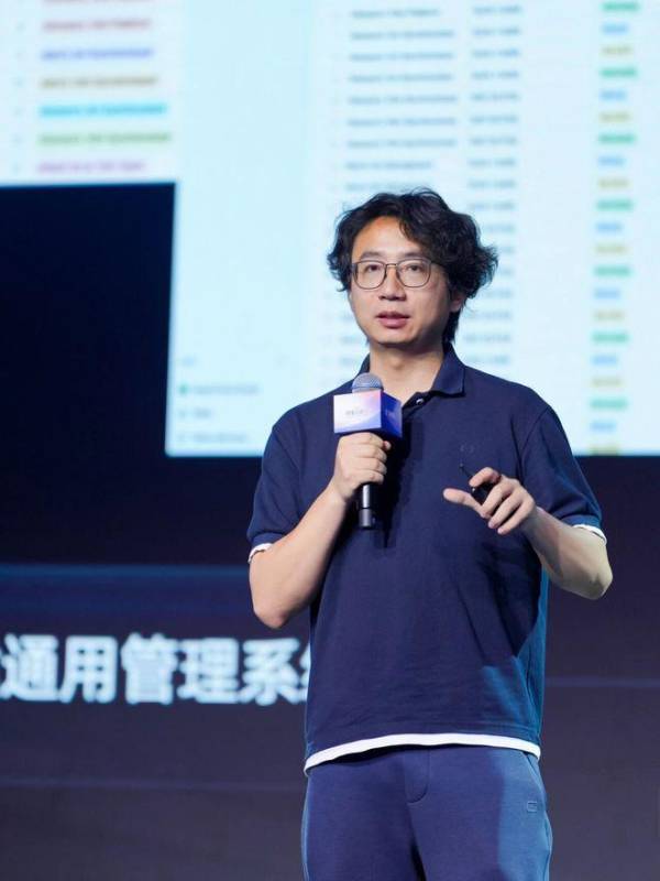 92年“极客”陈宇森掌舵钉钉：阿里全面转向AI Agent能否押对？