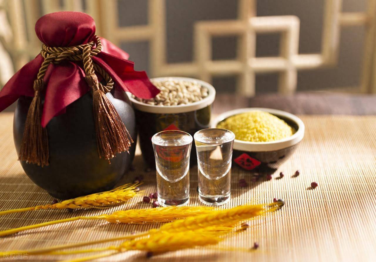 原创            白酒再次成为关注对象！多名院士发现：常喝白酒的人，有7个变化