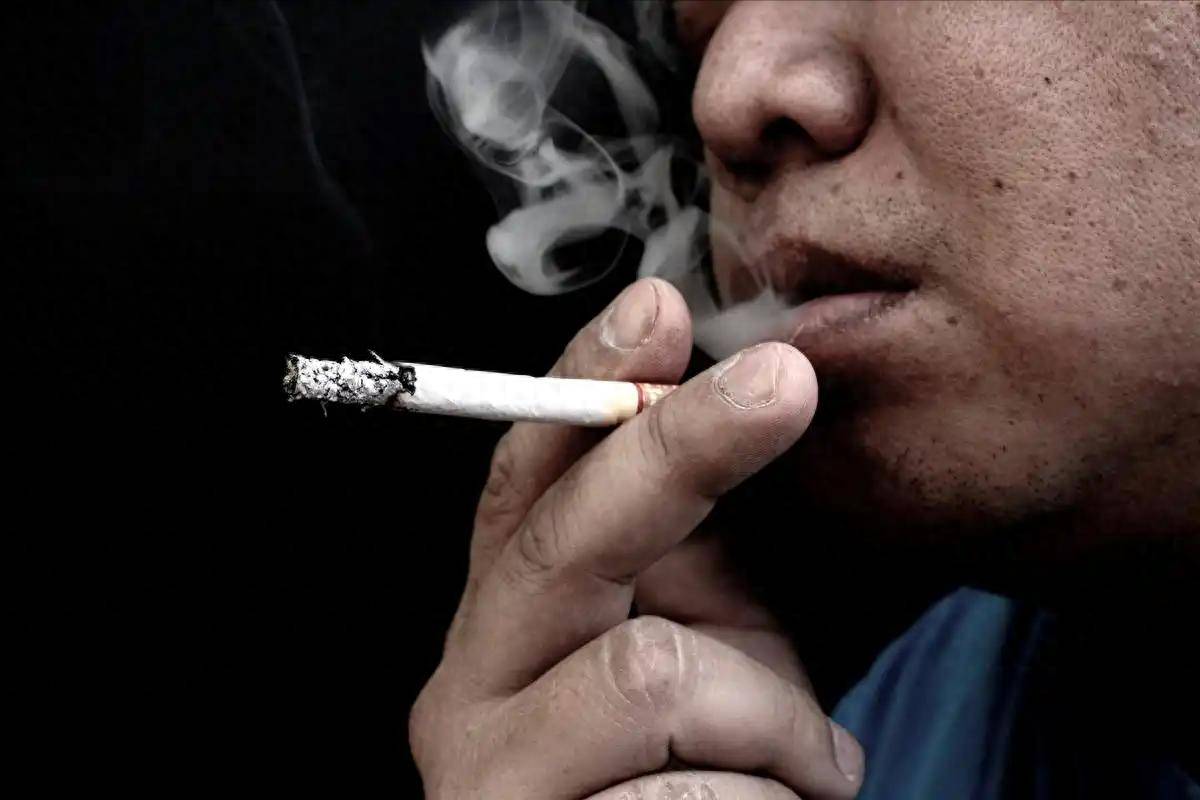 原创            医生发现：男性若戒掉吸烟，用不了半年时间，身体或会有5个改变