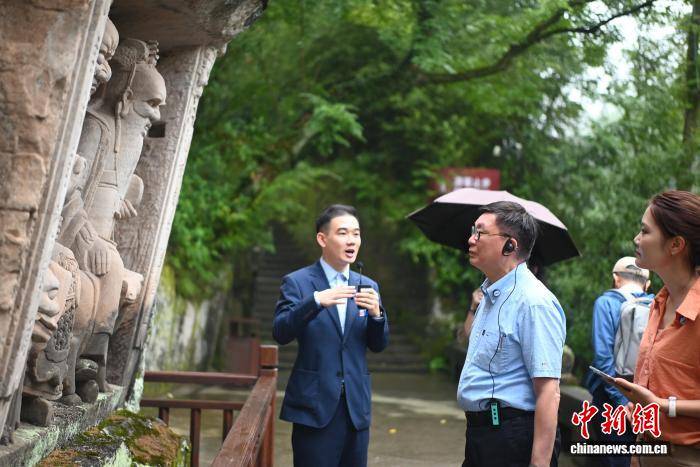 两岸学者齐聚重庆 共赏大足石刻艺术