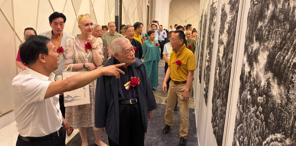 追随张仃17年，画家郭博展焦墨山水