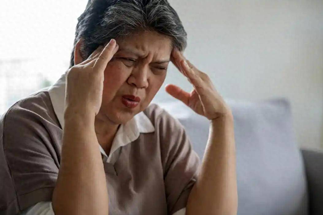 原创            60岁男子因脑出血死亡，医生：三伏天吃降压药，一定要警惕这5点
