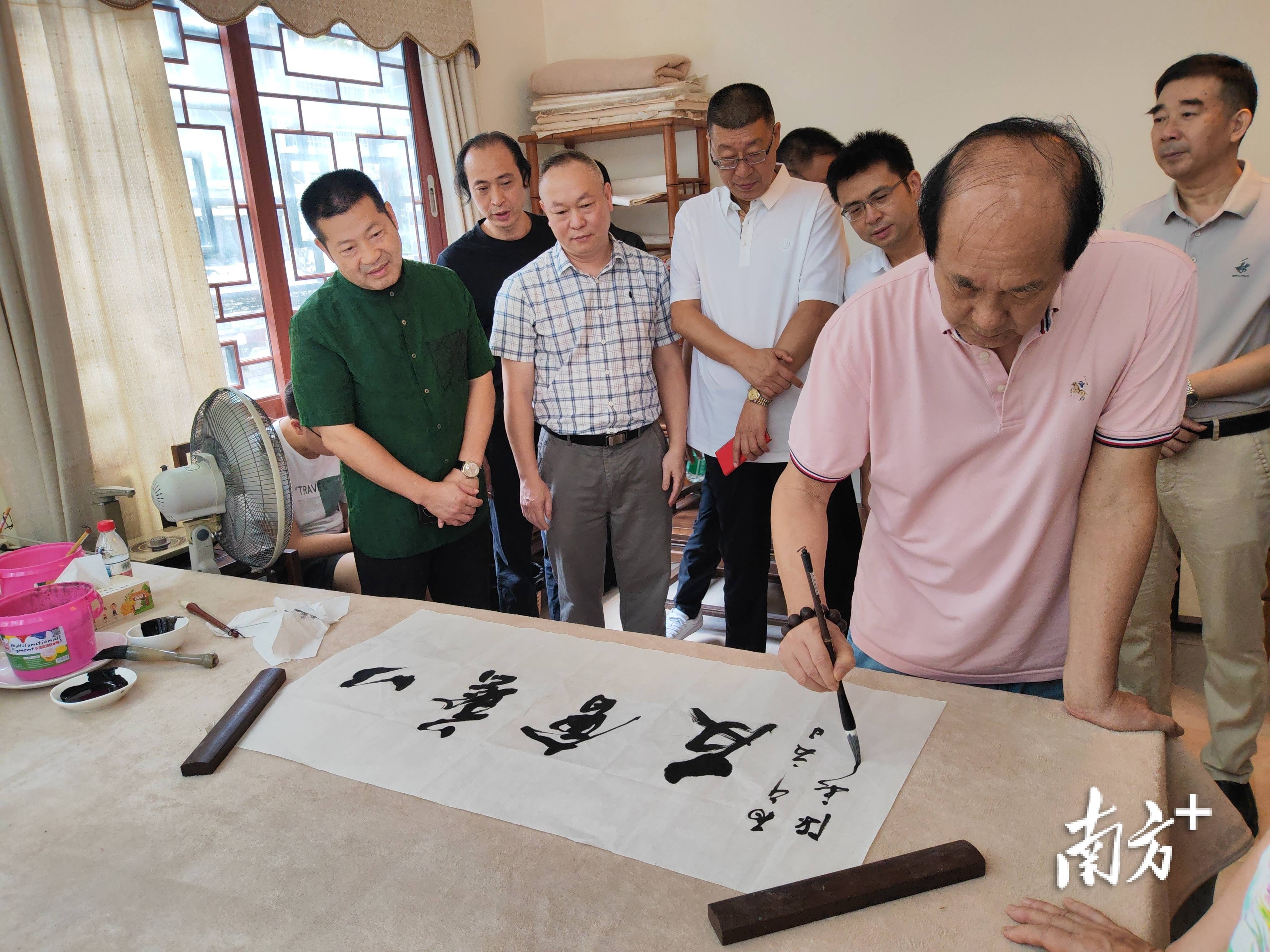 广州市书法家协会创作基地落户海珠区南华西街
