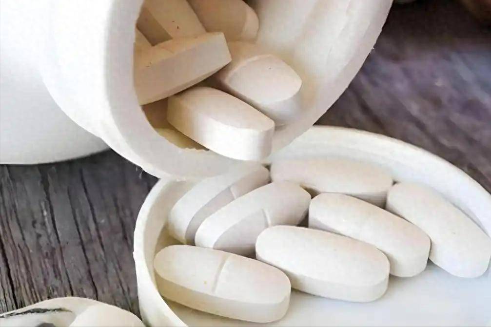 原创            睡前吃钙片错了 ？医生再三建议：过了60岁，补钙要注意这5点