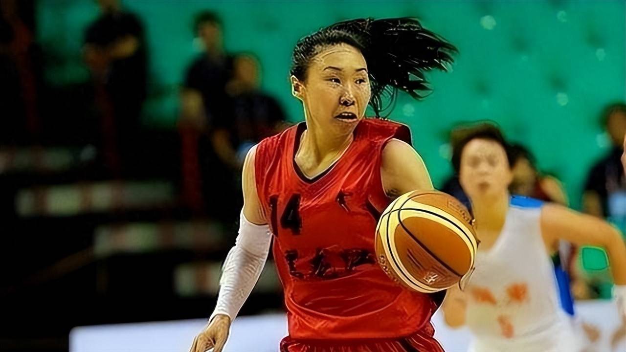 前中国女篮队长苗立杰：33岁退役嫁1米78军官，36岁生女儿后复出