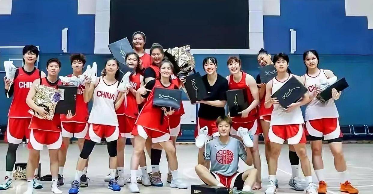 阵容迎来重大变化！两大核心重返女篮集训队，幸福的烦恼来了，宫鲁鸣面临残酷的四选三抉择