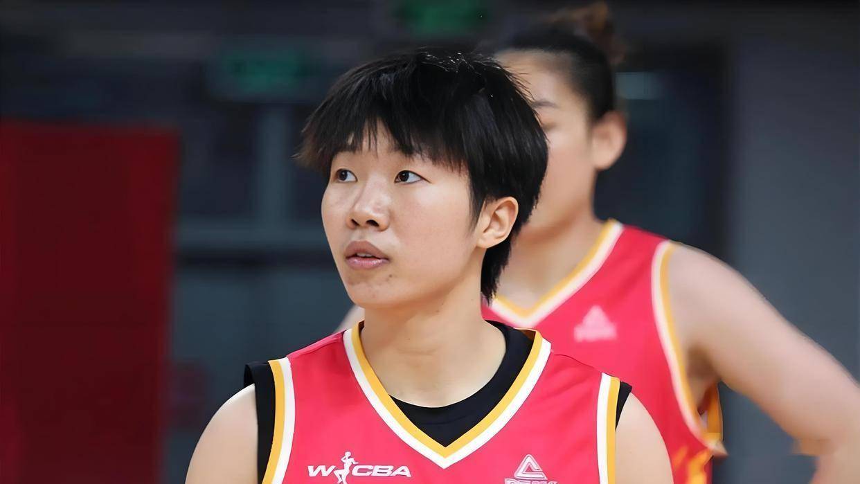 从16：15领先到半场33平，中国女篮暴露出对抗差篮板失控的问题