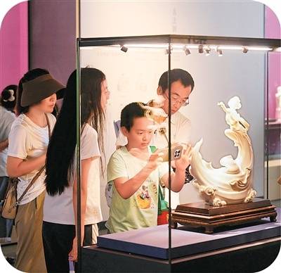 德化瓷艺术展亮相海南省博物馆