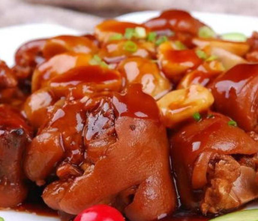 原创            有心脏病不能吃猪脚？医生提醒：这4物最好少吃，尤其是中老年人