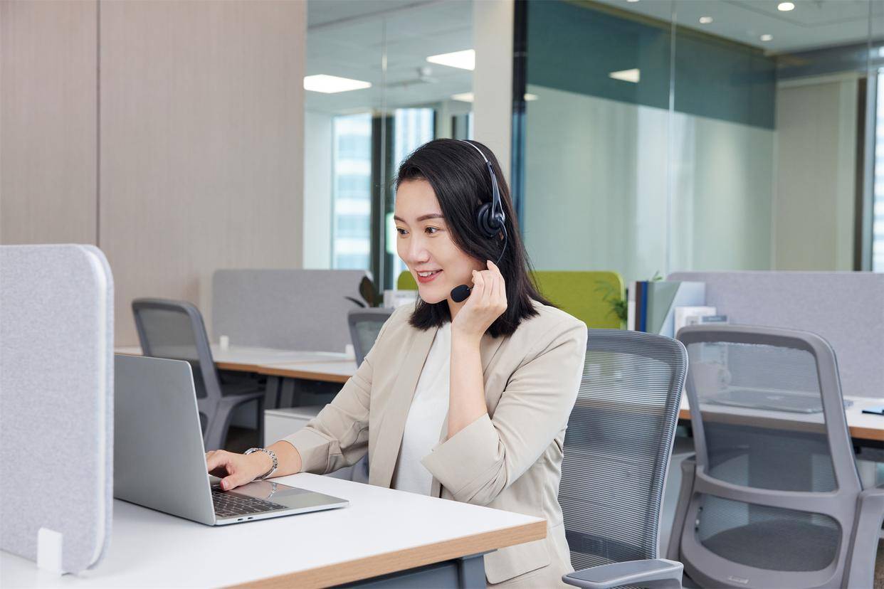 花24800元报名中公教育考公班 承诺未