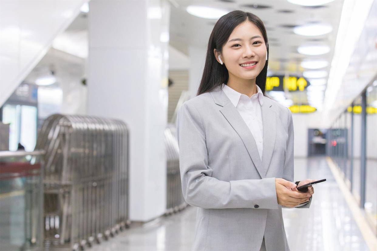 女子称冲着网红做医美针没打完机构关门：现