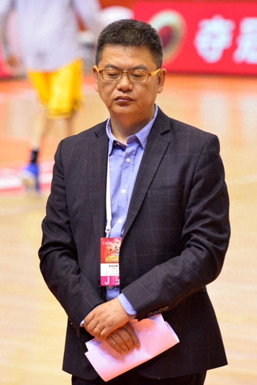苏群：胡金秋进攻挑不出毛病，但是有一点不如杨瀚森