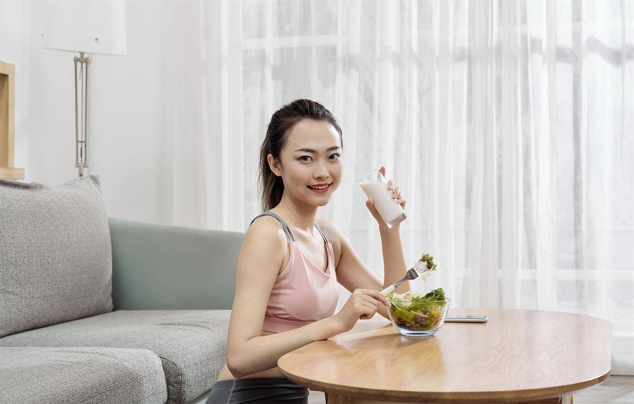 李佳琦直播间卖的邻小言吐司被质疑早产 商