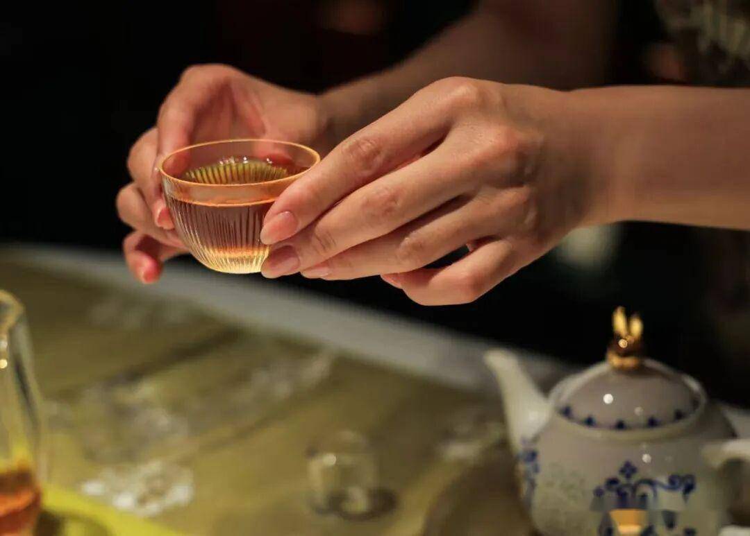 人活多久，看喝茶就知道？长寿的人喝茶有5个特征，对照看看