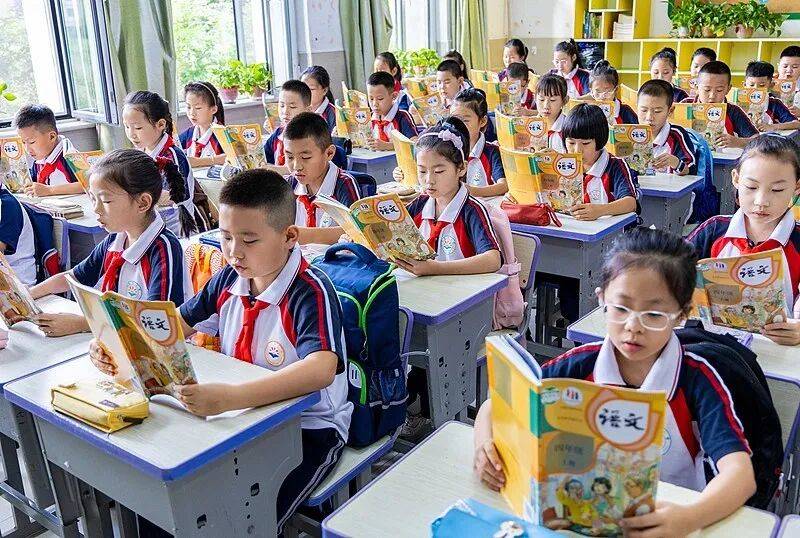 中小学全面启用新教材