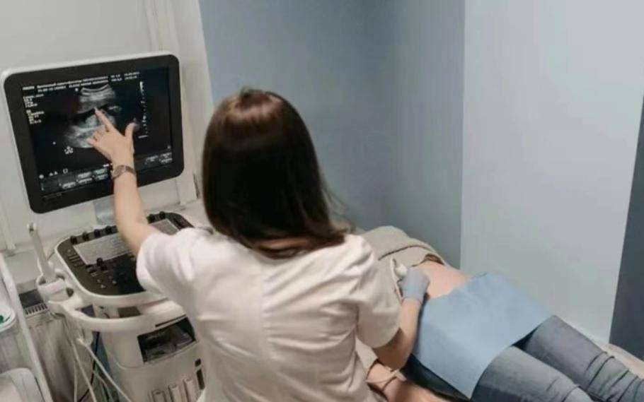 原创            肝癌多是“拖”出来的？上厕所出现2种异常，建议早做肝病筛查