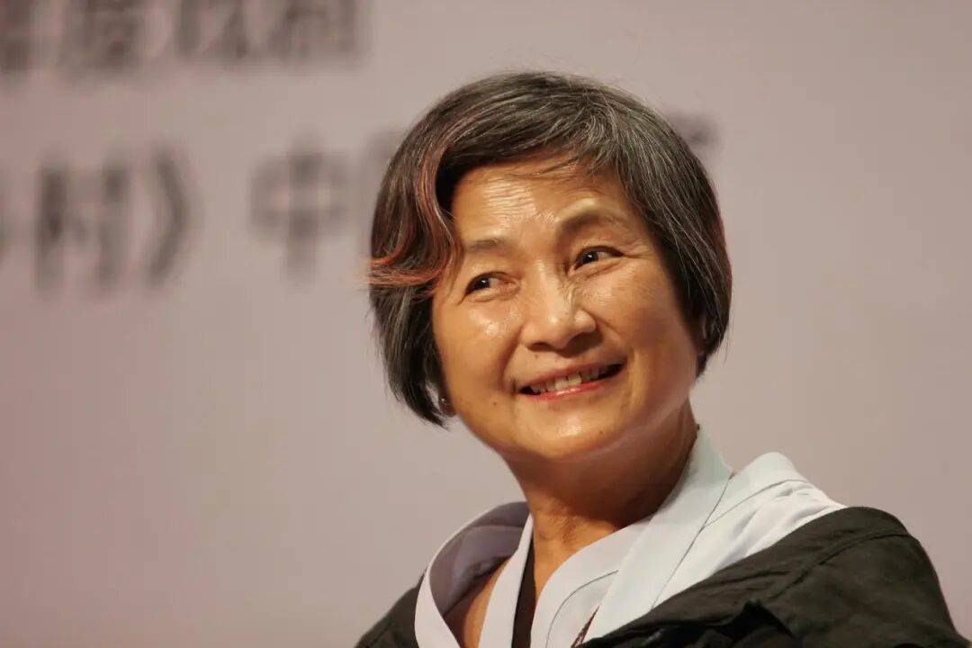 刚刚，“才知道郑佩佩去世后捐赠了大脑”冲上热搜