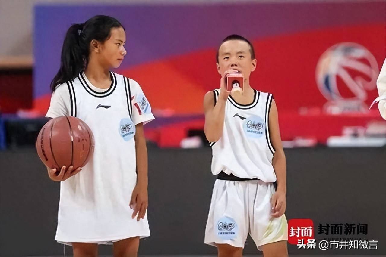 艾弗森点赞，易建联指导！这个篮球天才，最后为何成了理发师？