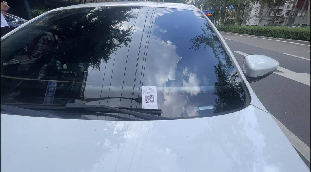 “你打12345吧”，“我还打56789呢！”静态交通频陷收费争议