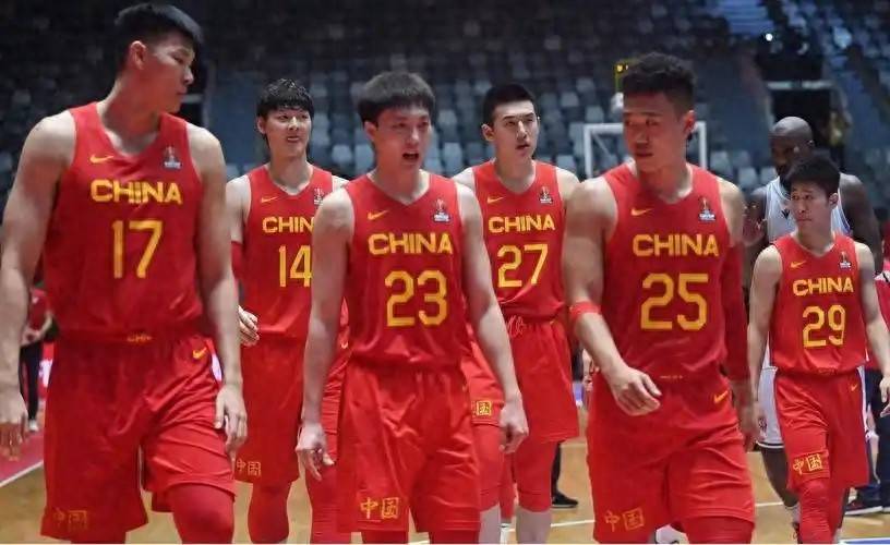 中国男篮对阵巴林：全华班碰上四归化，这场球输赢之外更值得看