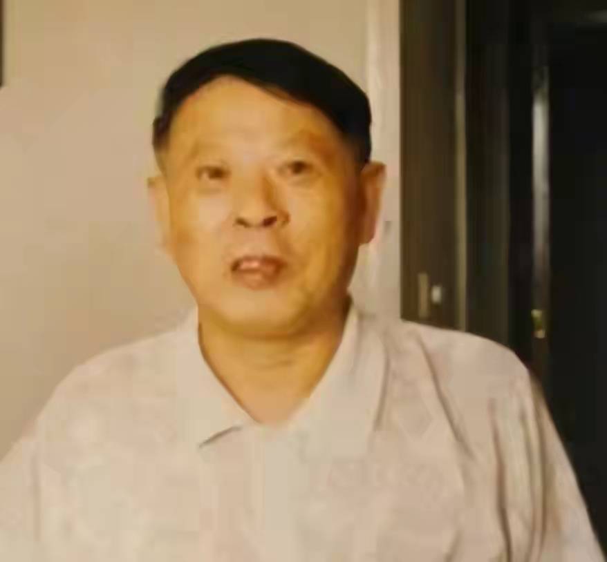 1987年,贺麓成去韶山旅游,随行的毛岸青看到小叔照片后:可惜了