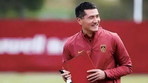 国足武汉开启新一期集训，邵佳一点赞年轻球员成长通道