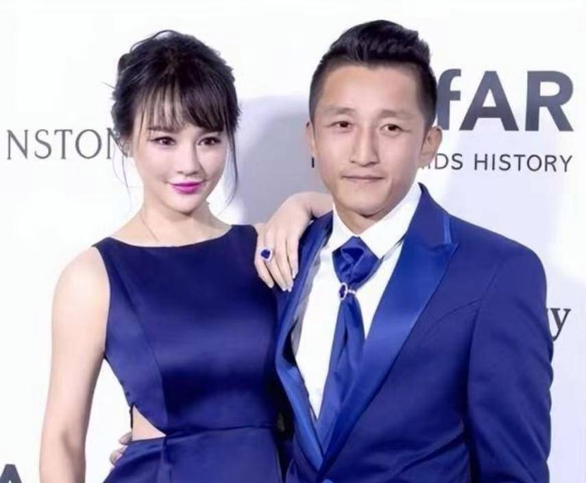 邹市明冉莹颖债务即将清零