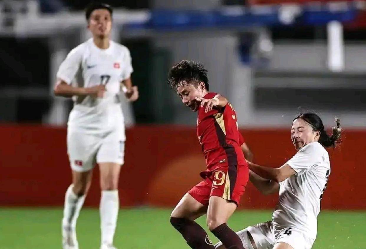 10-0,8-0,5-1,5-0!亚运进球盛宴,中国女足登顶小组,朝日前锋集体大爆发