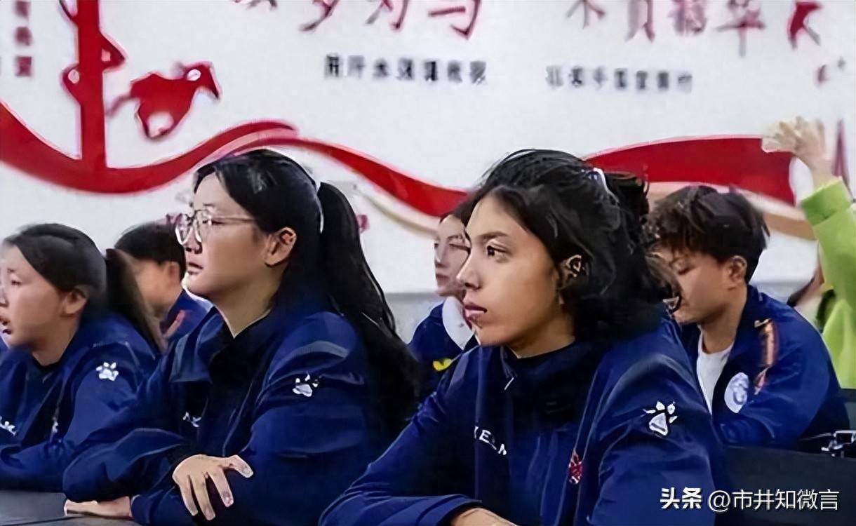 女篮再传好消息！新疆2米小将运投全能，不输韩旭，天才不断涌现