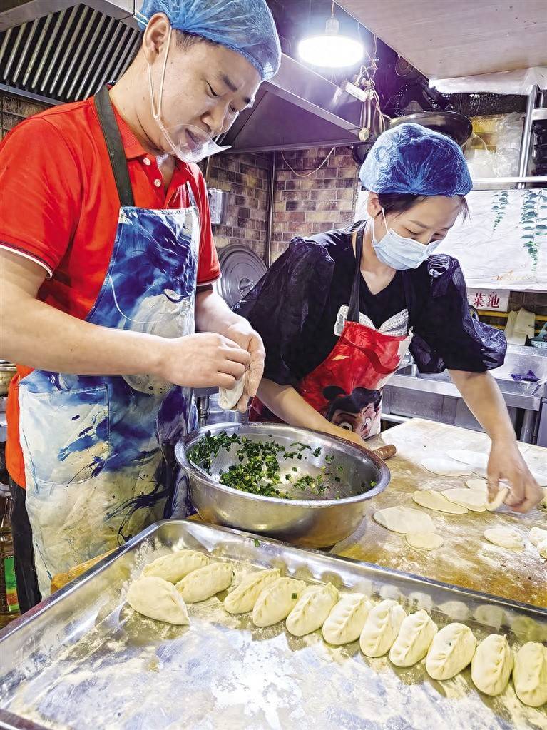 “90后”夫妻的“水煎包”人生：煎出幸福好滋味
