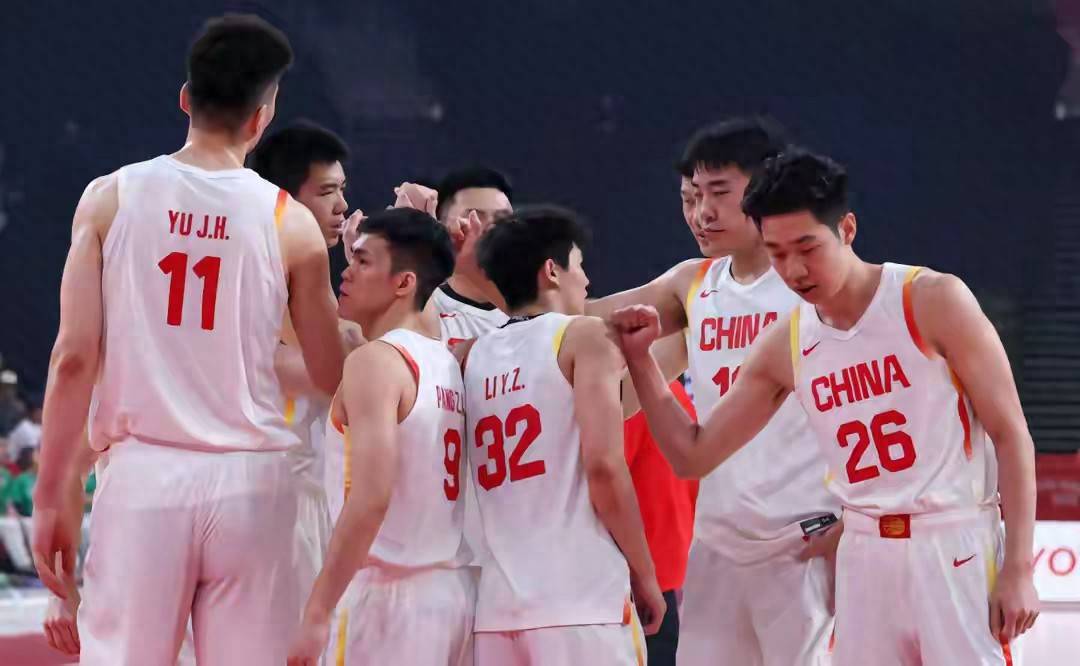 31:29！庞峥麟11分，中国男篮半场领先伊朗2分，鏖战争铜牌