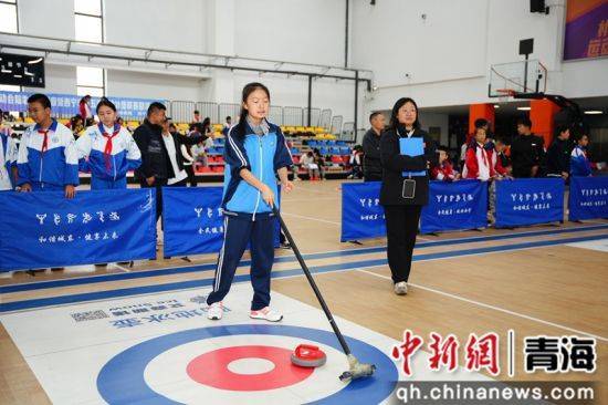 西宁市第五届陆地冰壶联赛开赛