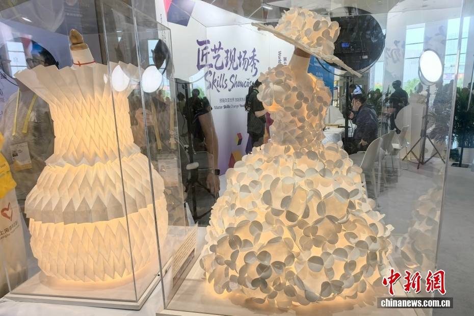 世界技能大赛:中国传统榫卯“缝”出纸艺华服_搜狐网