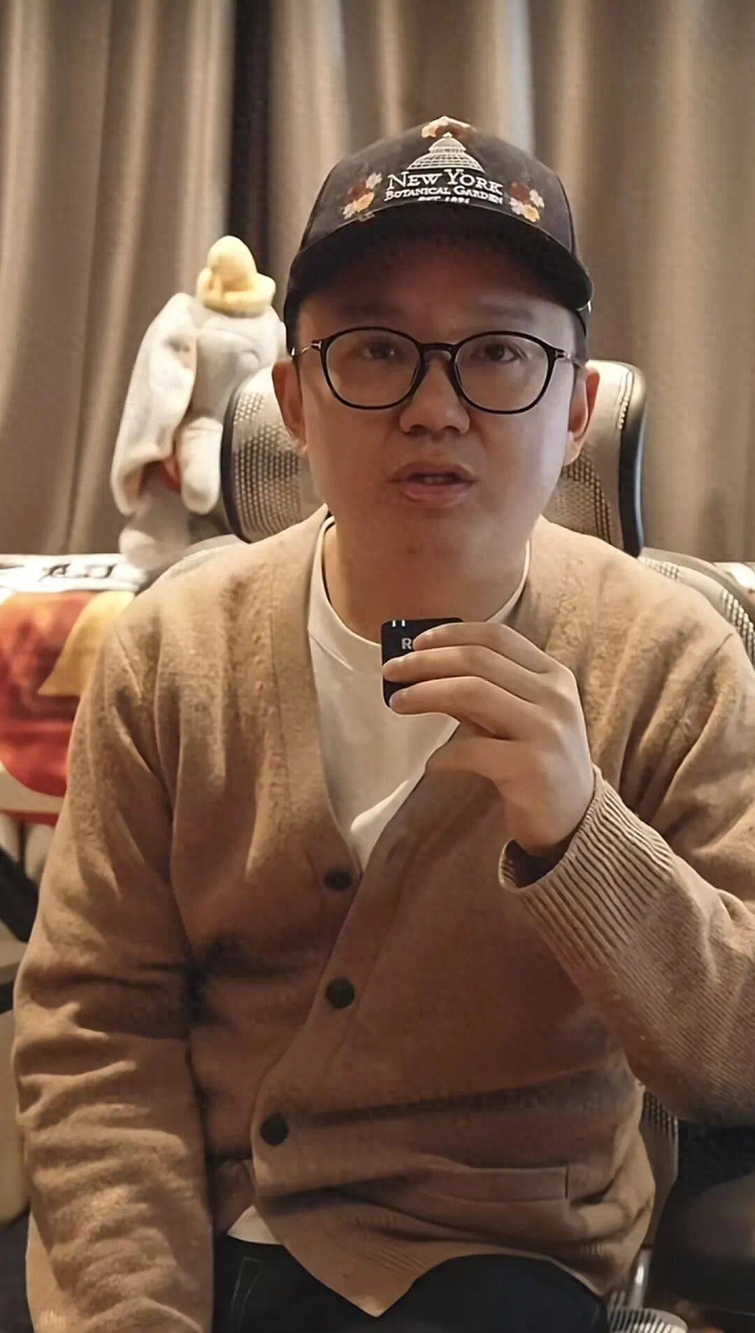 “中国足球小将”编导吕凡因交通意外去世，著名解说董路发文悼念：兄弟，一路走好！