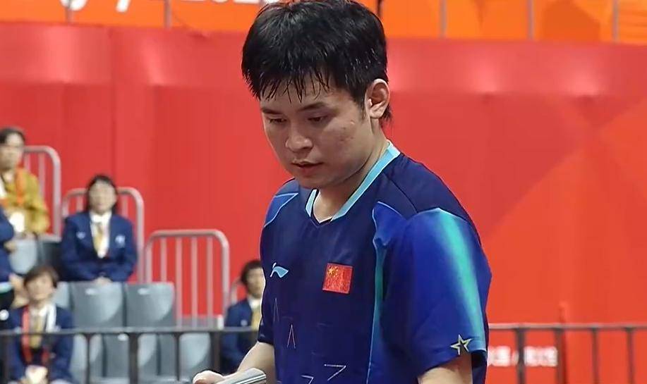 4-0横扫！林诗栋击败王楚钦拿下亚运男单金牌，现场助威声一边倒引热议