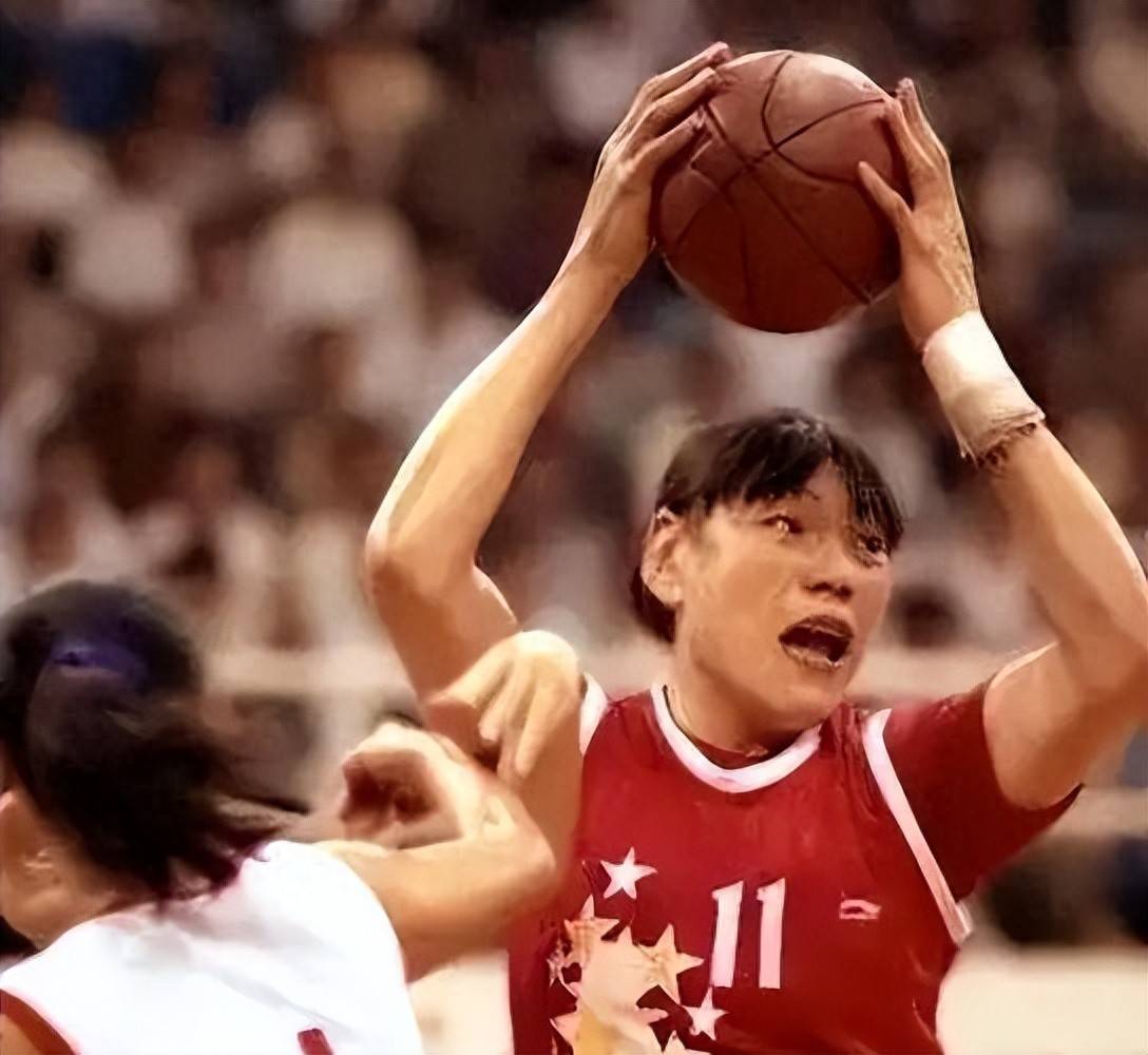 郑海霞现状：嫁普通人丈夫，结婚16年无子女，59岁她又有新身份