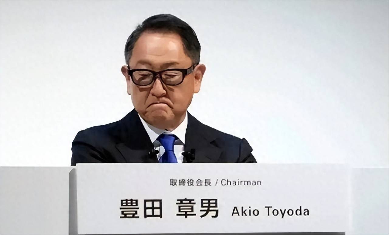燃油车绝唱:工程师榨干汽油的执念,被电车大屏取代