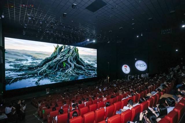 国庆电影票房破10亿,神探之痕迹热映,假期观影去哪看?(图2) 国庆电影票房破10亿,神探之痕迹热映,假期观影去哪看?(图2)