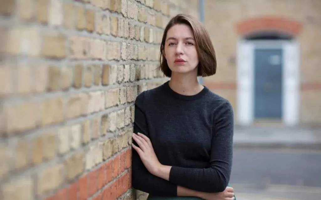 萨莉鲁尼作品退出英国市场，上海译文版不受影响(图1)