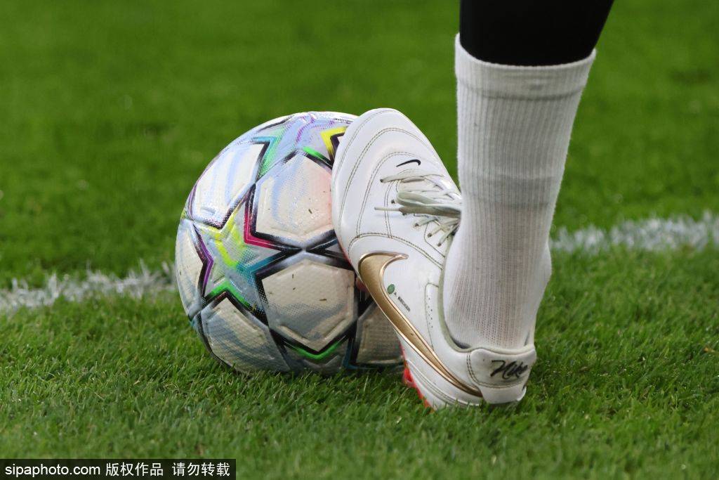 山东泰山5-0大胜浙江：卡扎伊什维利的绝对统治与克雷桑的背影