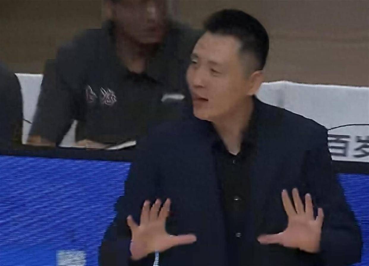 北京嫌他老,上海只让他干四件事:麦基6中6背后,张镇麟把北控小外掐到出不了手
