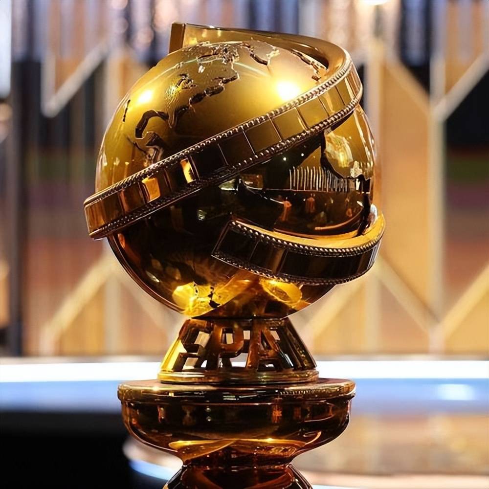 Gallery - Kết quả bỏ phiếu ban đầu giải thưởng Quả bóng vàng cho thấy Cristiano Ronaldo (75%) áp đảo Messi (9%). Liệu việc chi tiền vào các cuộc thăm dò ý kiến ​​có thể quyết định người chiến thắng giải thưởng Quả bóng vàng? - image 19