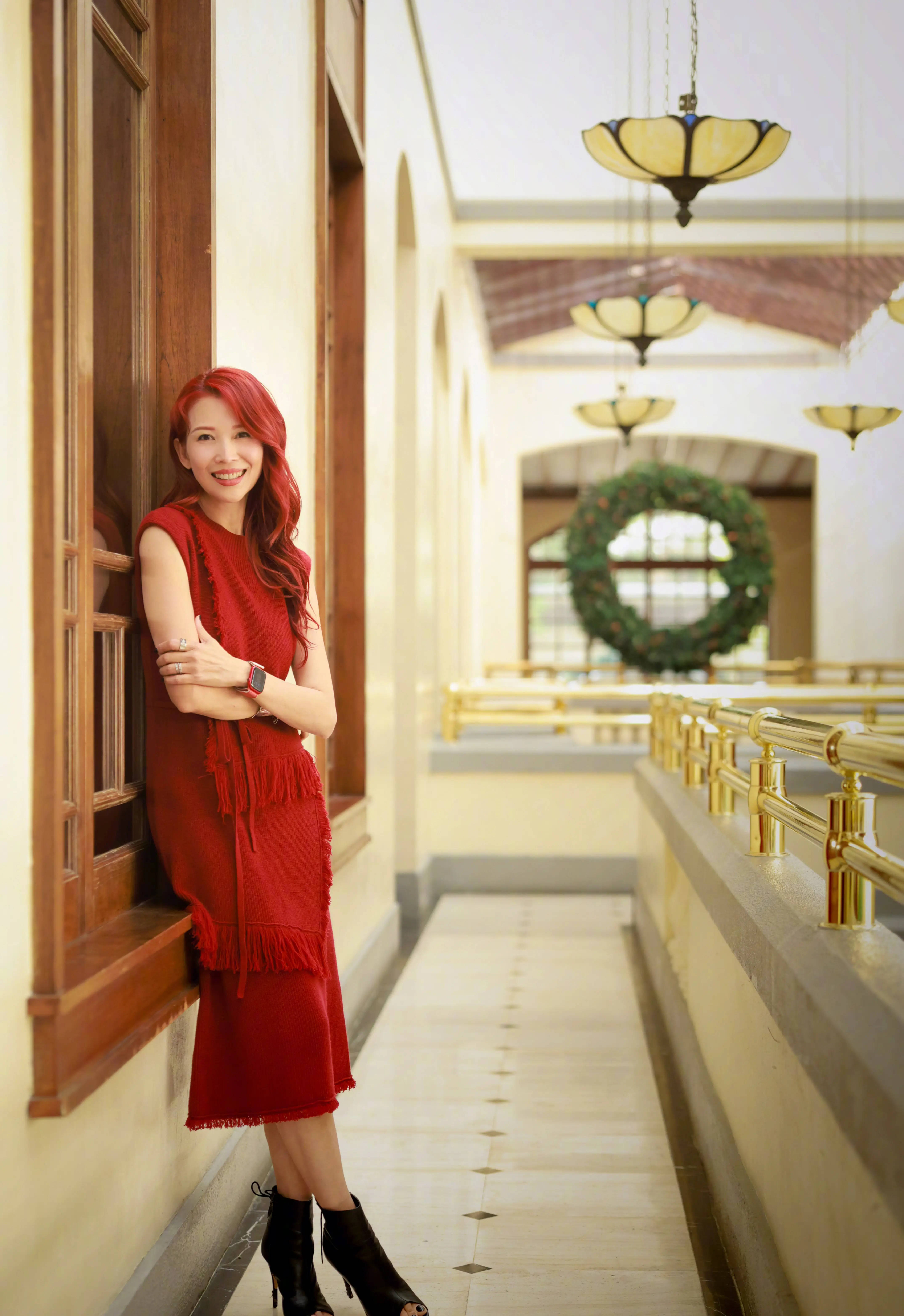 蔡少芬张晋庆祝成亲18周年 两东谈主搞怪亲吻满脸幸福